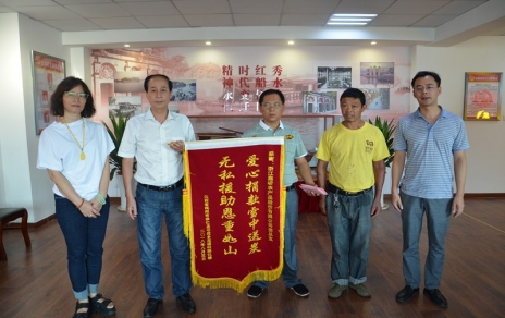 心中的愛(ài)用行動(dòng)表達，希望的燈有你我點(diǎn)亮