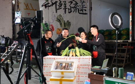 直播帶貨如約至，金籃子、銀籃子，不如裝滿(mǎn)老百姓的“菜籃子”！
