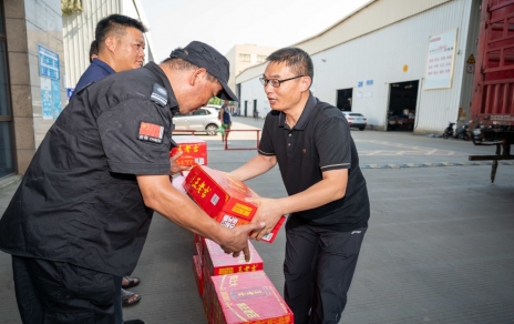 戰高溫、保供應，嘉興市財貿工會(huì )主席陳云建慰問(wèn)我司基層員工